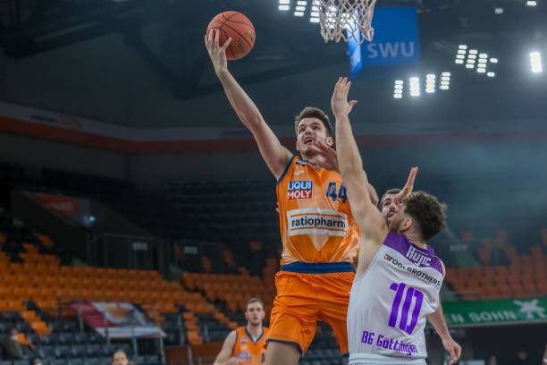 在中场得球 在中场得球